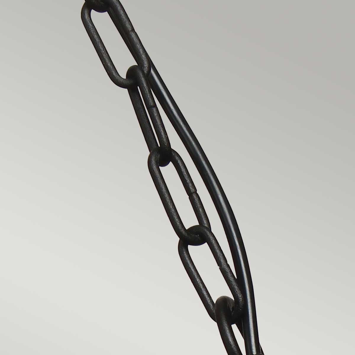 Klampenborg Ø28 Zwart Van Elstead Lighting - Tillverkad av rostfritt st&aring;l i svart finish och glas, erbjuder den en robust konstruktion som st&aring;r emot v&auml;der och vind.