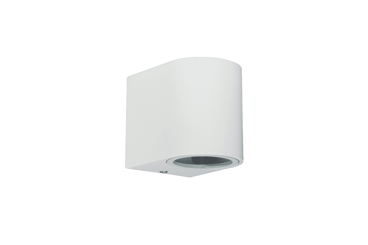 Tor Single Wit buitenlamp Van Lampan - Lampan lyser fint ner p&aring; v&auml;ggen och skapar en h&auml;rlig atmosf&auml;r.
