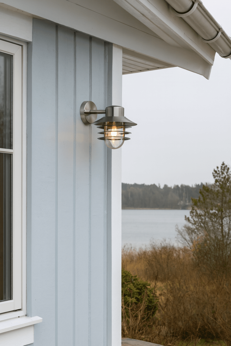 Ystad Geborsteld staal buitenlamp Van Nordic Lighting - Het licht verspreidt zich aangenaam door het glas en cre&euml;ert een gastvrije sfeer bij de entree, aan de gevel of langs de huismuur.