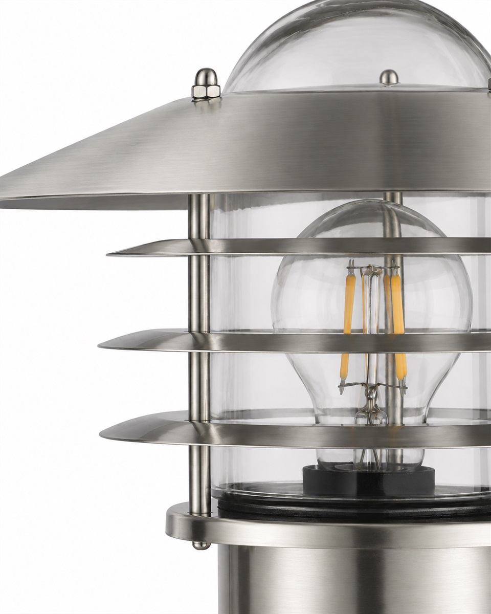 Kalmar Geborsteld staal buitenlamp Van Nordic Lighting - Het licht verspreidt zich aangenaam door het glas en cre&euml;ert een uitnodigende sfeer bij de ingang, op de gevel of langs de huismuur.