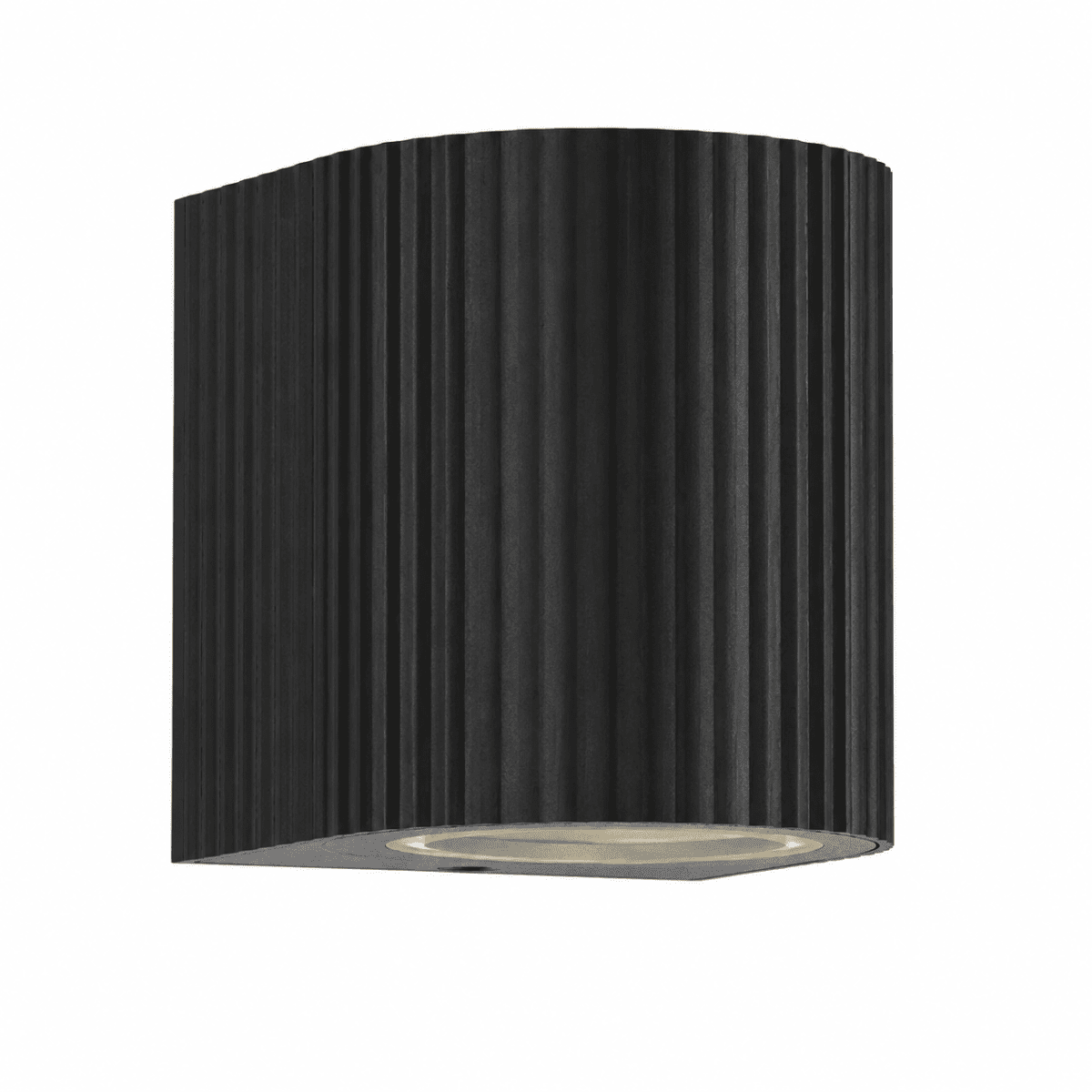 Freja Single Zwart buitenlamp Van Lampan - Gemaakt van zwart gelakt metaal met een decoratieve ribbelstructuur die de lamp een levendige en exclusieve look geeft.