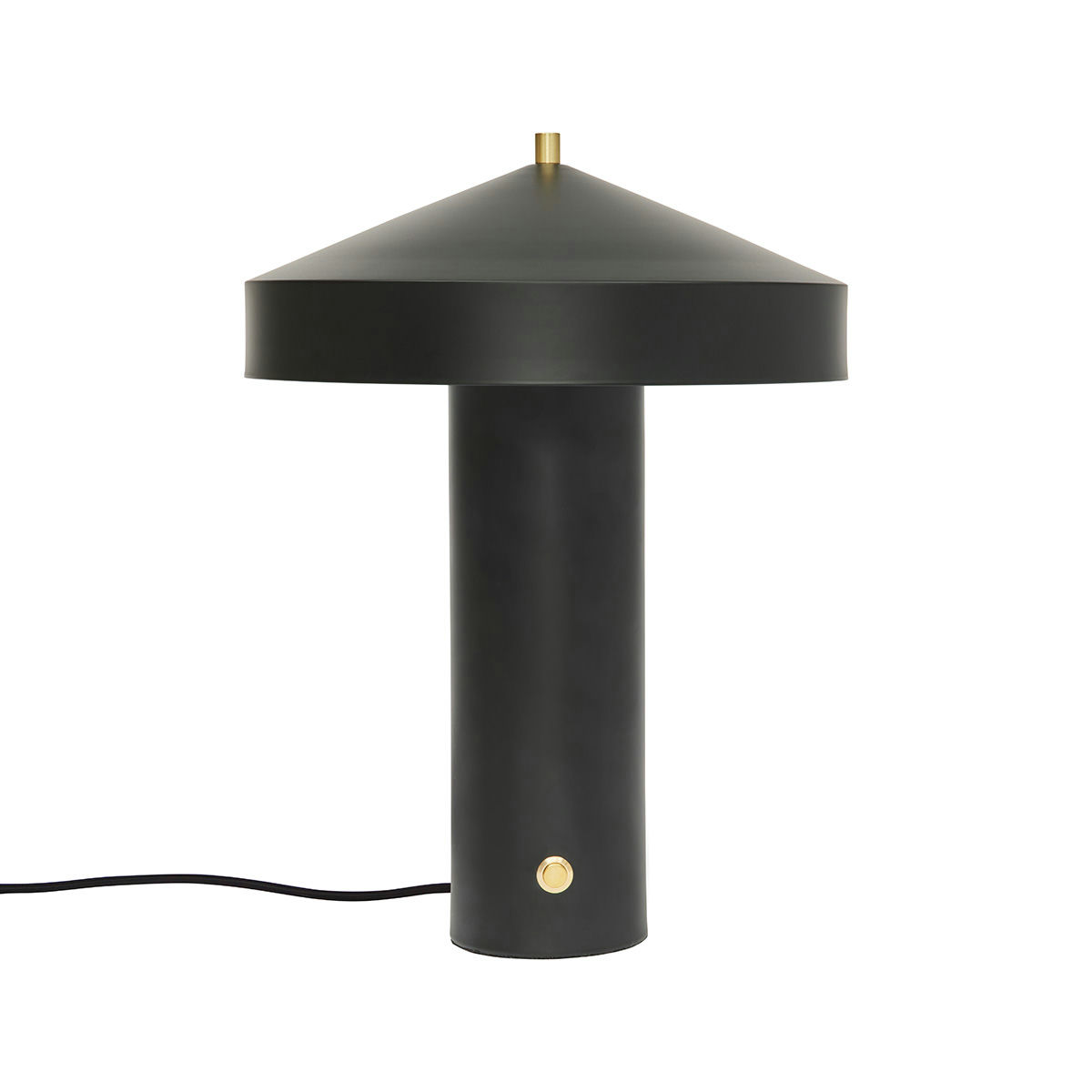 Hatto 40cm Zwart tafellamp Van OYOY - De lamp maakt deel uit van de populaire Hatto-serie en is verkrijgbaar in diverse moderne kleuren.