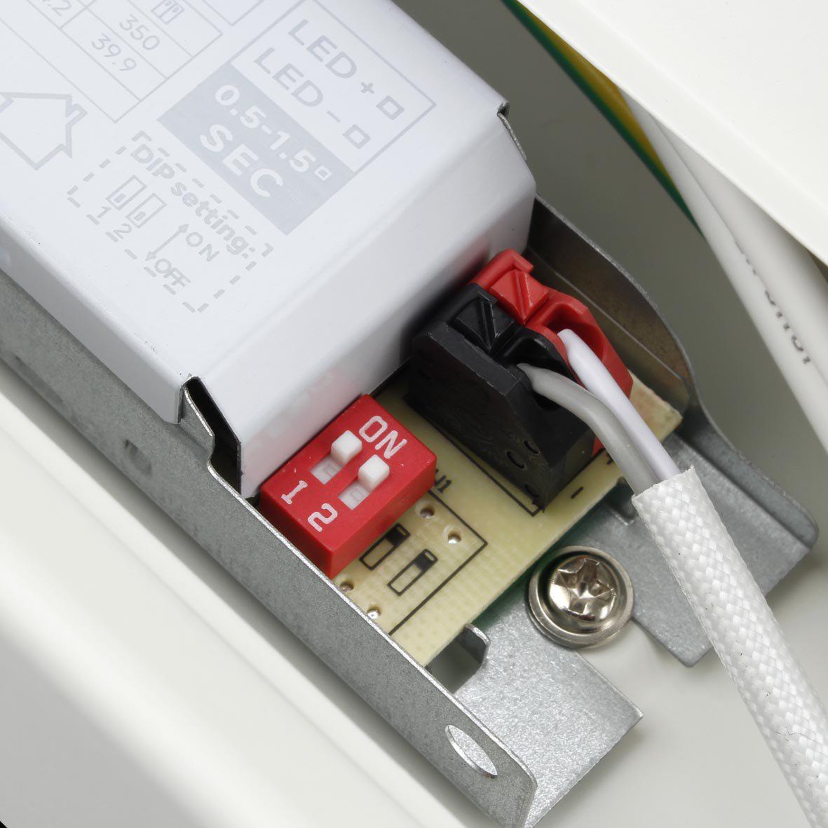 Liny Basic 3000K 130cm Wit Van Designlight - De armatuur is voorzien van een instelbaar vermogen via een dip-schakelaar, waardoor het lichtniveau en het energieverbruik eenvoudig kunnen worden aangepast aan de behoeften van de ruimte.