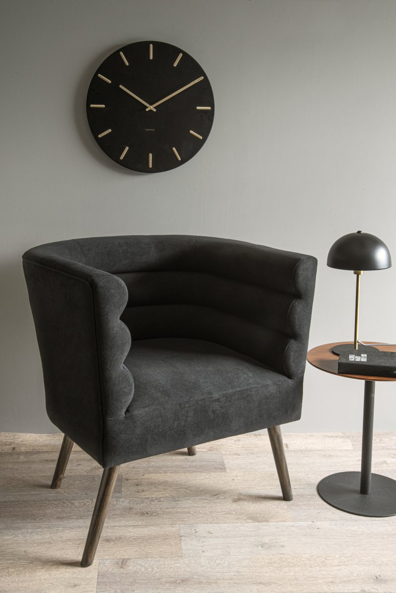 Bonnet 40cm Zwart tafellamp Van Leitmotiv - De zwarte kap in combinatie met elegante messing details zorgt voor een stijlvolle en trendy look, terwijl de lamp een warm en aangenaam licht verspreidt.