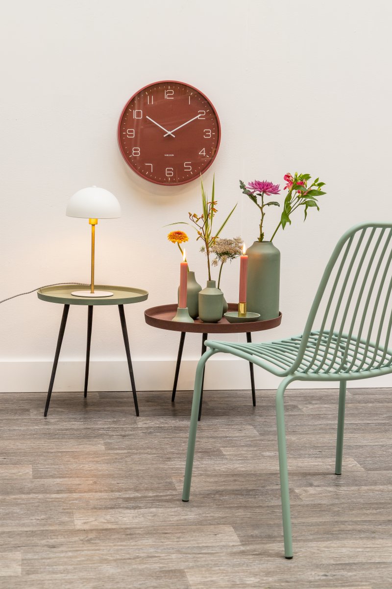 Bonnet 40cm Wit tafellamp Van Leitmotiv - De witte kap in combinatie met elegante messing details zorgt voor een stijlvolle en trendy look, terwijl de lamp een warm en aangenaam licht verspreidt.