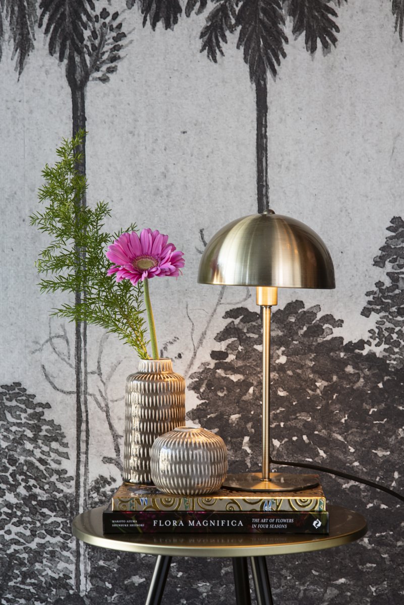 Bonnet 40cm Messing tafellamp Van Leitmotiv - De elegante messing afwerking zorgt voor een klassieke en tijdloze look, terwijl de lamp een warm en aangenaam licht verspreidt.