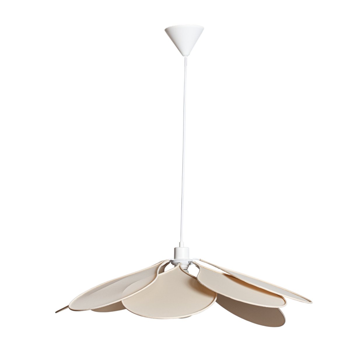Magnolia Ø80 Beige hanglamp Van Cottex - De lamp heeft een metalen frame en zacht gevormde bladeren, bekleed met beige textiel, wat een prachtig en luchtig silhouet cre&euml;ert.