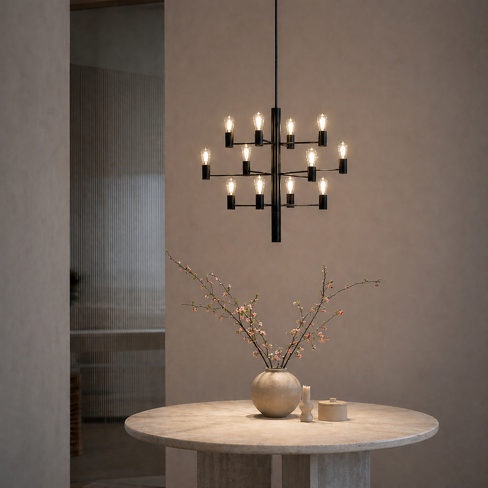 Manola 12 Ø60 Zwart hanglamp Van Herstal - Manola is een tijdloze kroonluchter met twaalf armen die een indrukwekkende uitstraling aan de ruimte geeft.