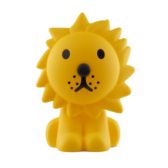 Lion Star Light Geel kinderlamp Van Mr Maria - De leeuw, bekend en geliefd vanwege zijn verhalen en stijlvolle expressie, vormt een uniek en rustgevend detail in de kamer.