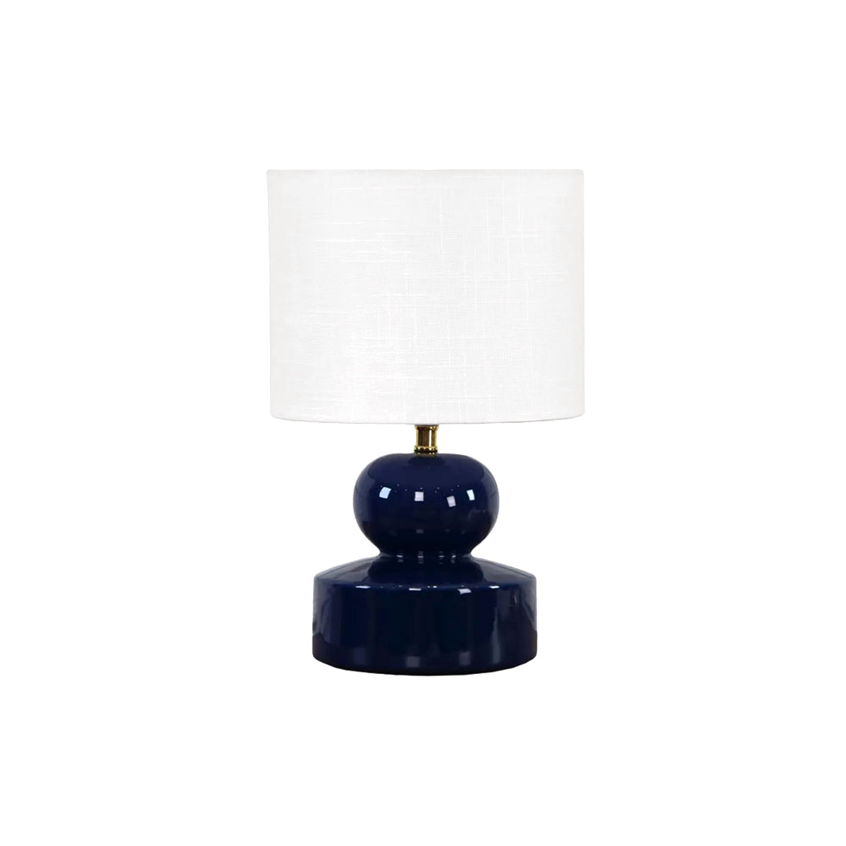 Muschi 36cm Blauw tafellamp Van Nordic Lighting - De Muschi tafellamp heeft een blauwe, glanzende keramische voet met zacht afgeronde vormen en een witte linnen kap.
