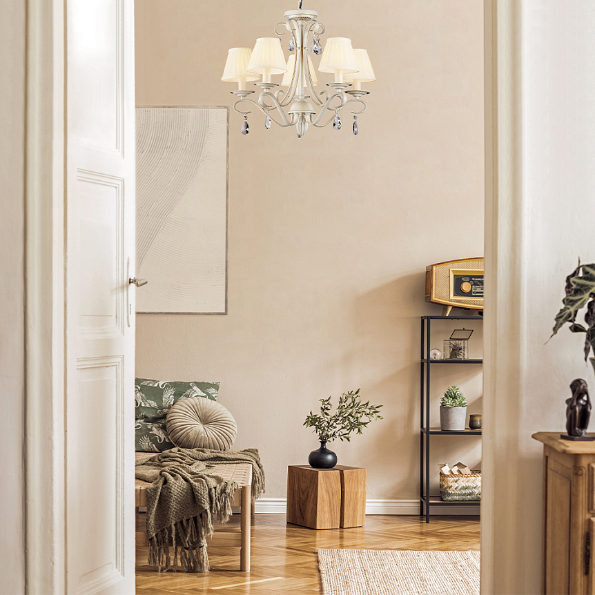 Brionia Ø58 Wit hanglamp Van Maytoni - Brionia is een klassieke metalen kroonluchter met een prachtige antiekwitte afwerking.