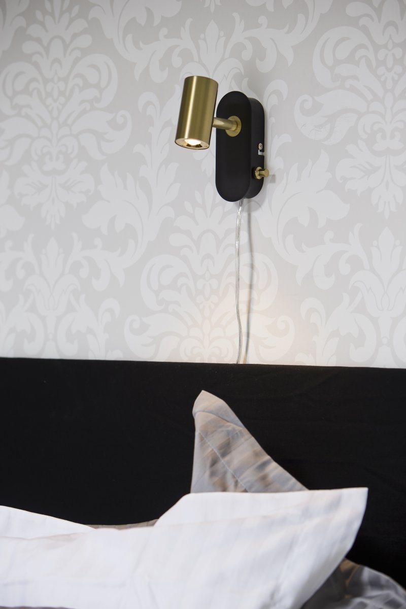 Gusto Zwart leeslamp Van Aneta Lighting - Gusto wordt geleverd met een warmwitte LED-lichtbron van 5W en levert maar liefst 400 lumen.