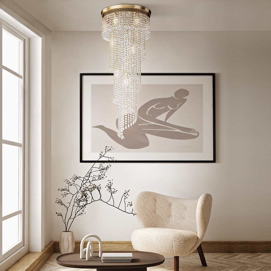 Cascade Ø42 Goud kristal Van Maytoni - De decoratieve prisma's hangen op verschillende niveaus en omarmen de lichtbronnen, waardoor een stralend lichtspel en een exclusieve uitstraling ontstaat.