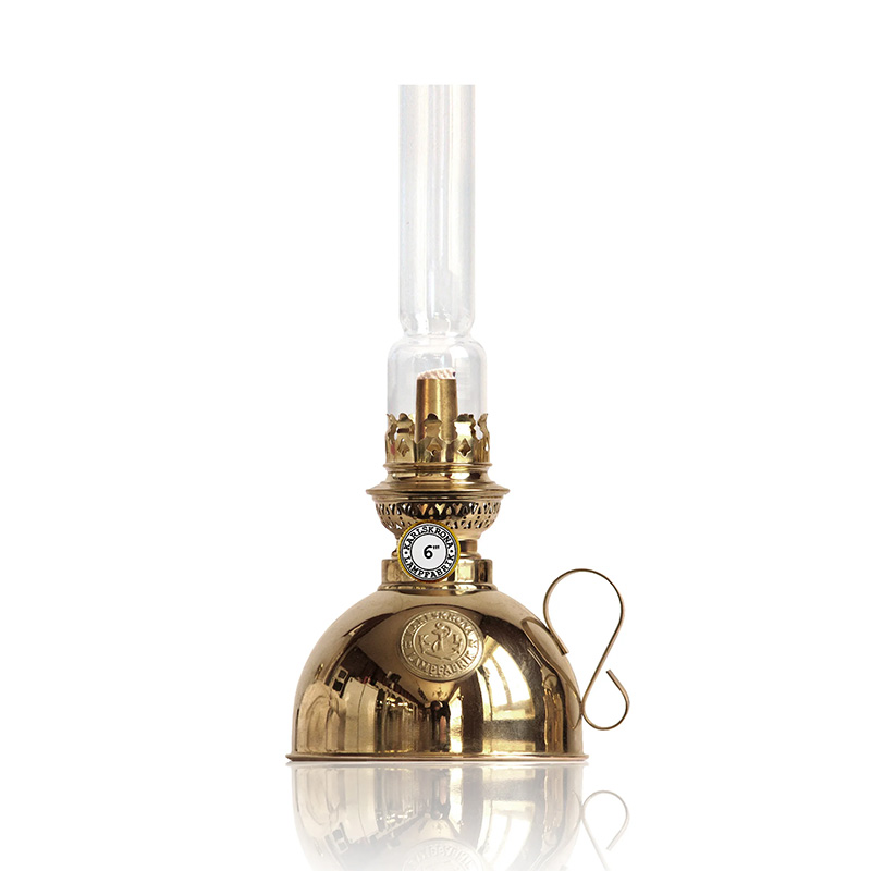 Nattlampa Messing Van Karlskrona lampfabrik - Een klassieke kleine zaklamp, oorspronkelijk bedoeld om klaar te zetten op het nachtkastje voor iedereen die &#39;s nachts op moest.