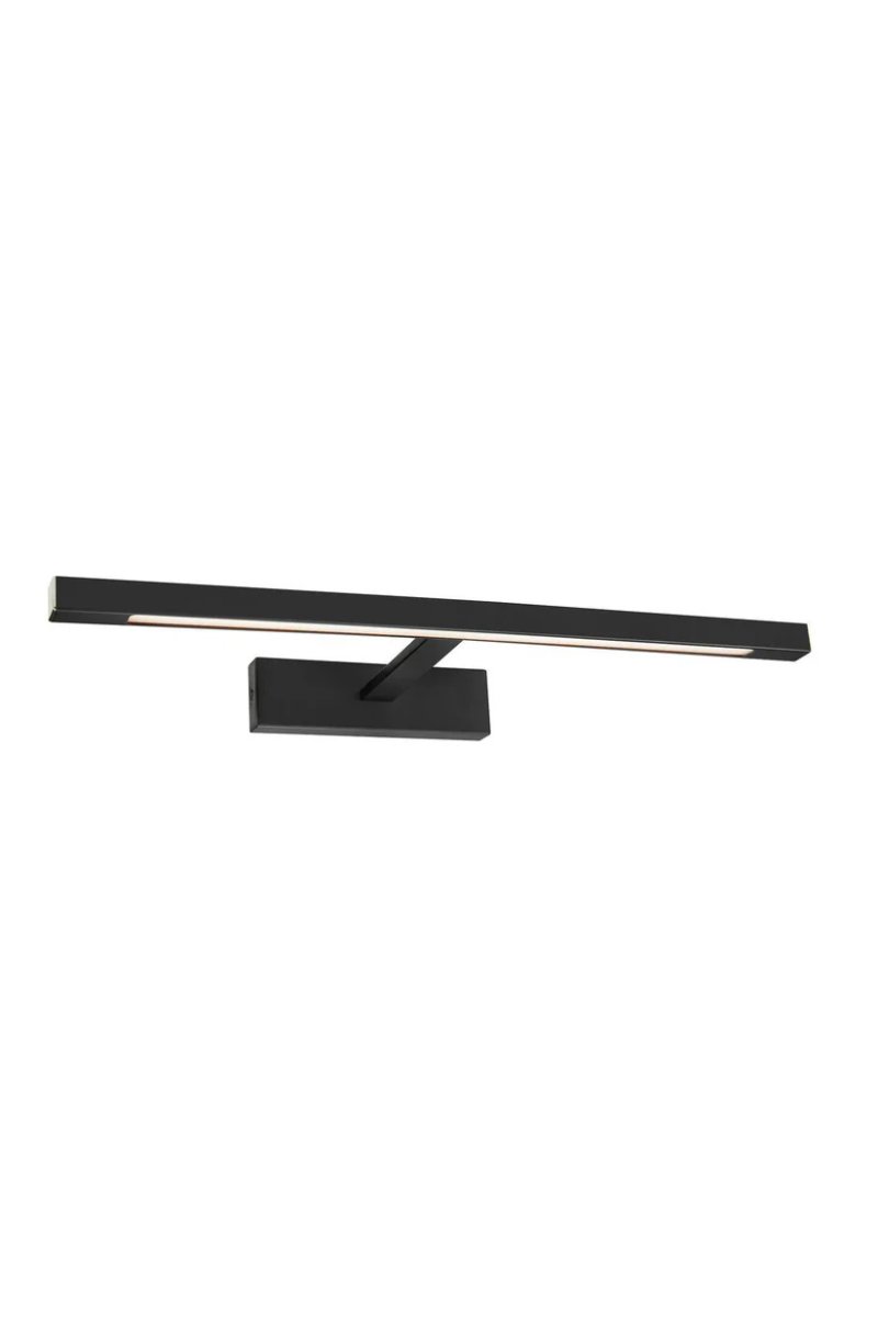 Neptunus 60cm Zwart badkamerlamp Van Markslöjd - De zwarte metalen afwerking zorgt voor een verfijnde en minimalistische uitstraling, terwijl het slanke, lineaire ontwerp ervoor zorgt dat het licht gelijkmatig over het gehele oppervlak wordt verspreid.