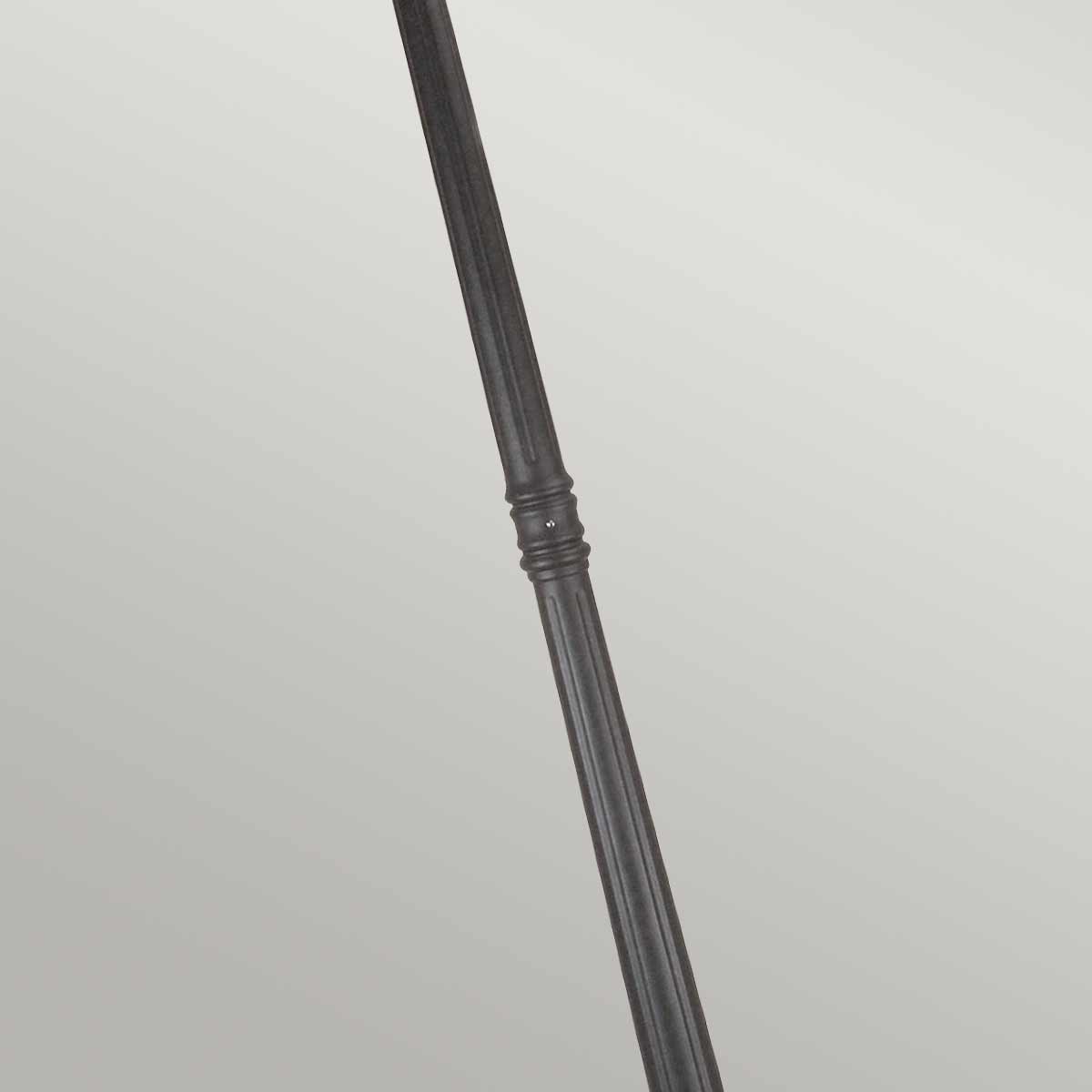 Norfolk 227cm Zwart lantaarnpaal Van Elstead Lighting - Deze lantaarnpaal is gemaakt van gegoten aluminium en glas-in-lood en is zowel stevig als decoratief.