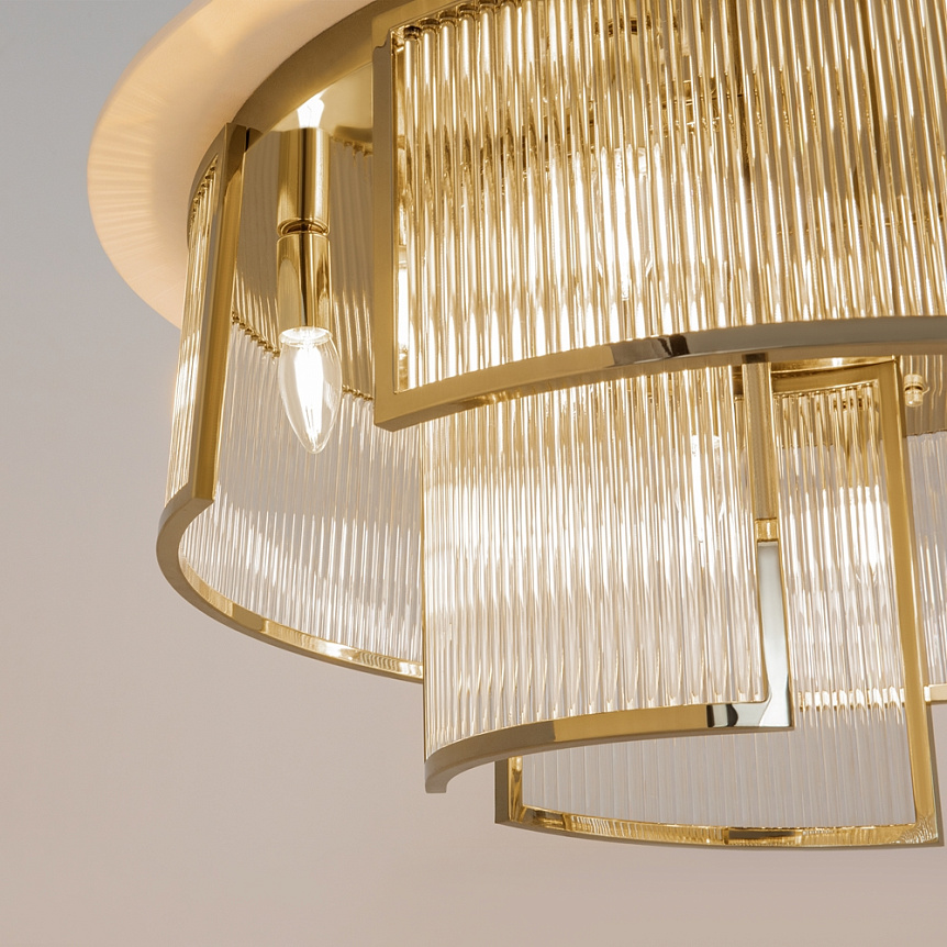 Frame Ø65 Goud plafondlamp Van Maytoni - De prisma's verspreiden het licht op een mooie en effectieve manier, waardoor de sfeer in de kamer wordt verbeterd.
