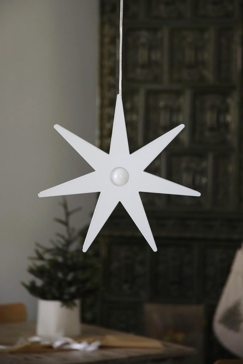 Origo Ø37 Wit Van Markslöjd - De ster wordt geleverd met een 3,5 meter lang wit snoer met stekker en een vervangbare E14-lamp van 1W die een aangename gloed geeft.