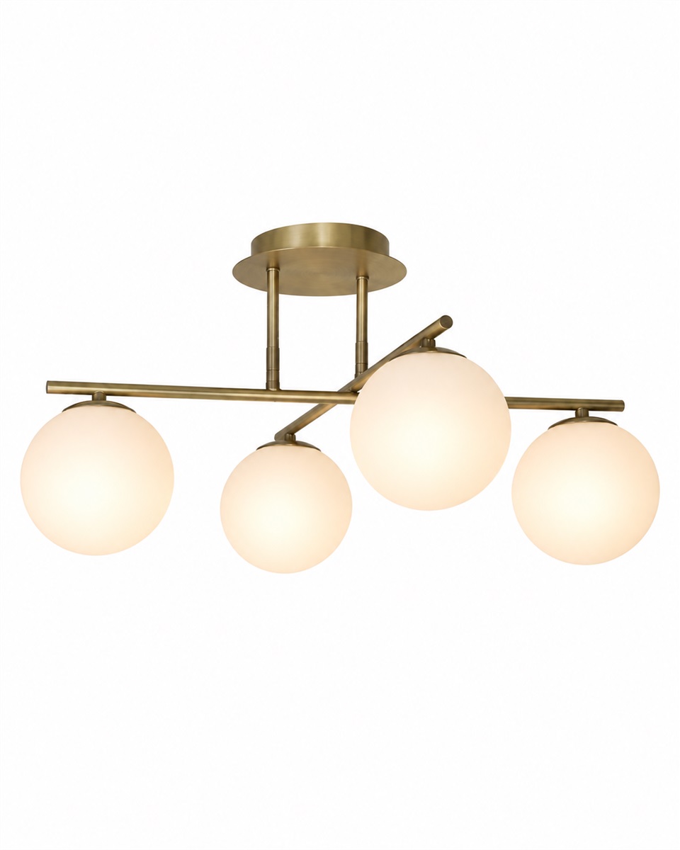 Globi 4 Ø65 Geborsteld messing/wit plafondlamp Van Nordic Lighting - Globi 4 is een elegante plafondlamp die een stijlvolle uitstraling en een zacht, aangenaam licht geeft.