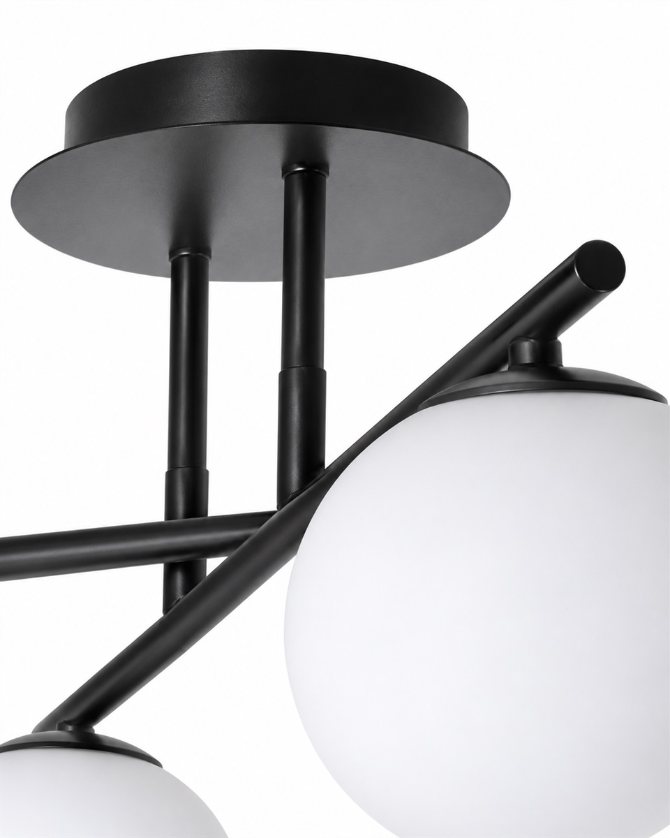Globi 4 Ø65 Zwart-wit plafondlamp Van Nordic Lighting - Globi 4 is een moderne plafondlamp die een stijlvolle uitstraling en een zacht, aangenaam licht geeft.