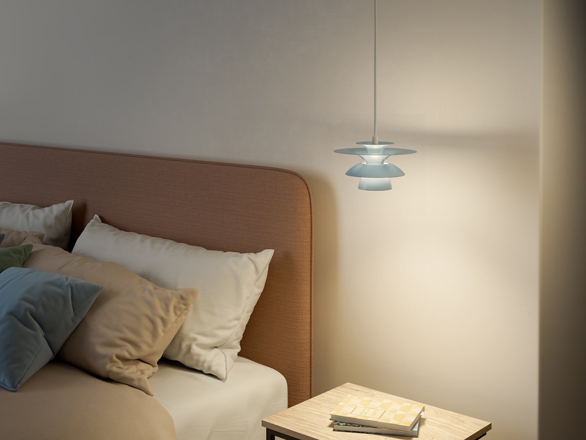 Picasso Ø18 IJsblauw hanglamp Van Belid - De hanglamp heeft sobere, lichte kleuren die goed te combineren zijn met een klassiek Scandinavisch interieur.