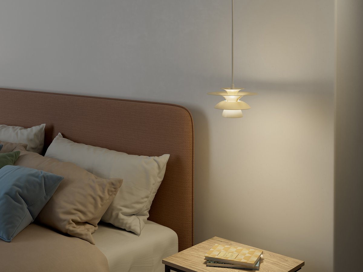 Picasso Ø18 Lichte honing hanglamp Van Belid - De hanglamp heeft sobere, lichte kleuren die goed te combineren zijn met een klassiek Scandinavisch interieur.