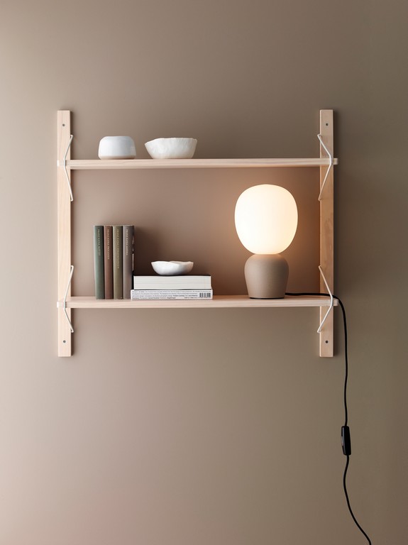 Buddy 18cm Zand tafellamp Van Belid - Buddy is van hoge kwaliteit en heeft een solide uitstraling ondanks de zachte vormen.