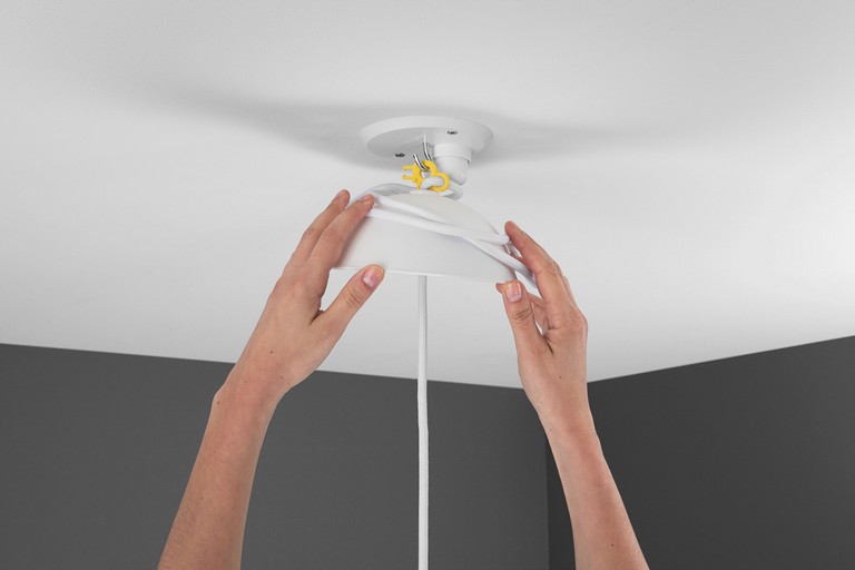 Cable Cup Classic Wit Van CableCup - De bekroonde CableCup is een slimme en eenvoudige oplossing om plafondlampen te krijgen die perfect passen in elk plafond - schuin of plat!