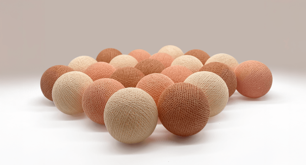 Irislights Peach 35-lights Perzik Van Irislights - De lichtslinger heeft een tussenruimte van 14 cm tussen de bolletjes en vervangbare lampjes zijn verkrijgbaar bij Irislights.