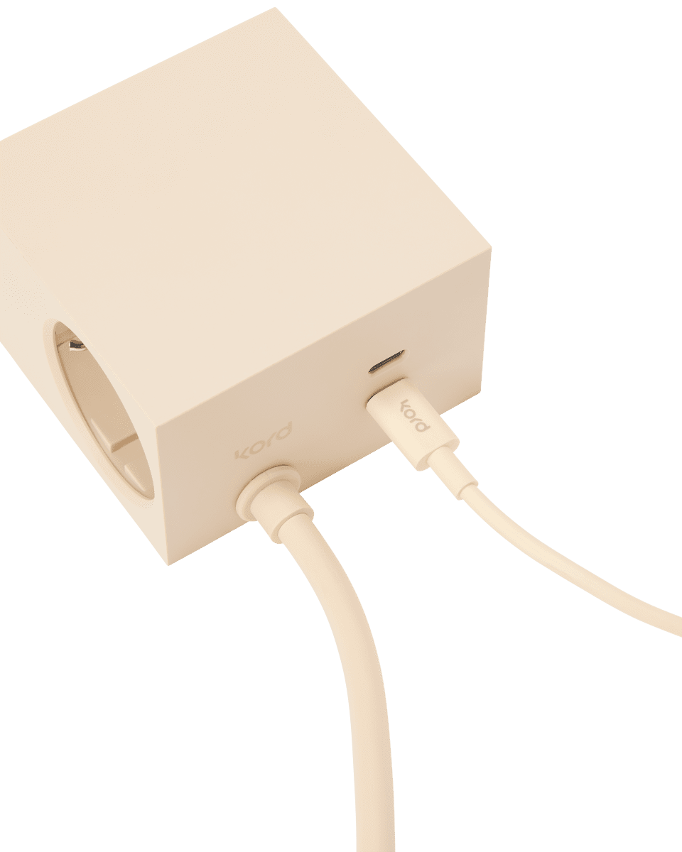 USB-C naar USB-C Parelmoer Ivoor Van Kord - Deze 1,8 meter lange USB-C-kabel van duurzaam PVC is zorgvuldig op kleur afgestemd en past perfect bij uw Cuboid van Kord.