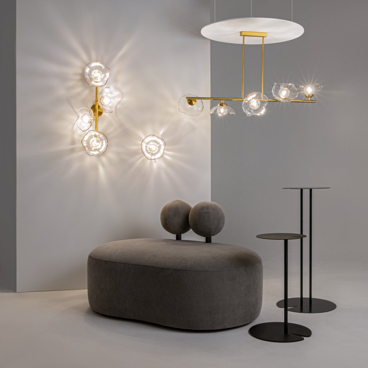 Miracle 1 Messing wandlamp Van Maytoni - De Miracle wandlamp is ge&iuml;nspireerd op Japanse gravures uit de 19e eeuw en combineert oosterse artistieke technieken met de westerse Art Deco-stijl.