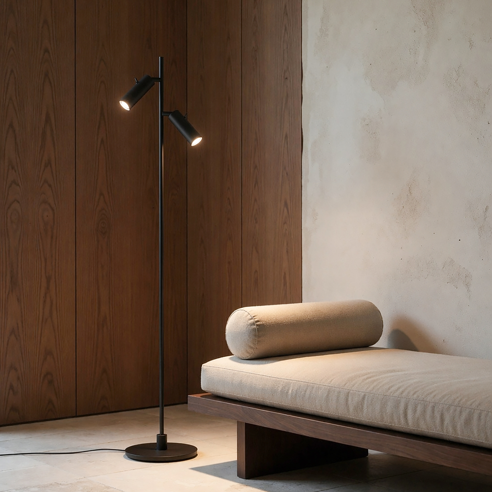 Pipeline 2 Matzwart vloerlamp Van Herstal - Met een hoogte van 132,6 cm en een basisdiameter van 20 cm is Pipeline een stabiele en stijlvolle verschijning die geschikt is voor zowel woonkamers, slaapkamers als thuiskantoren.