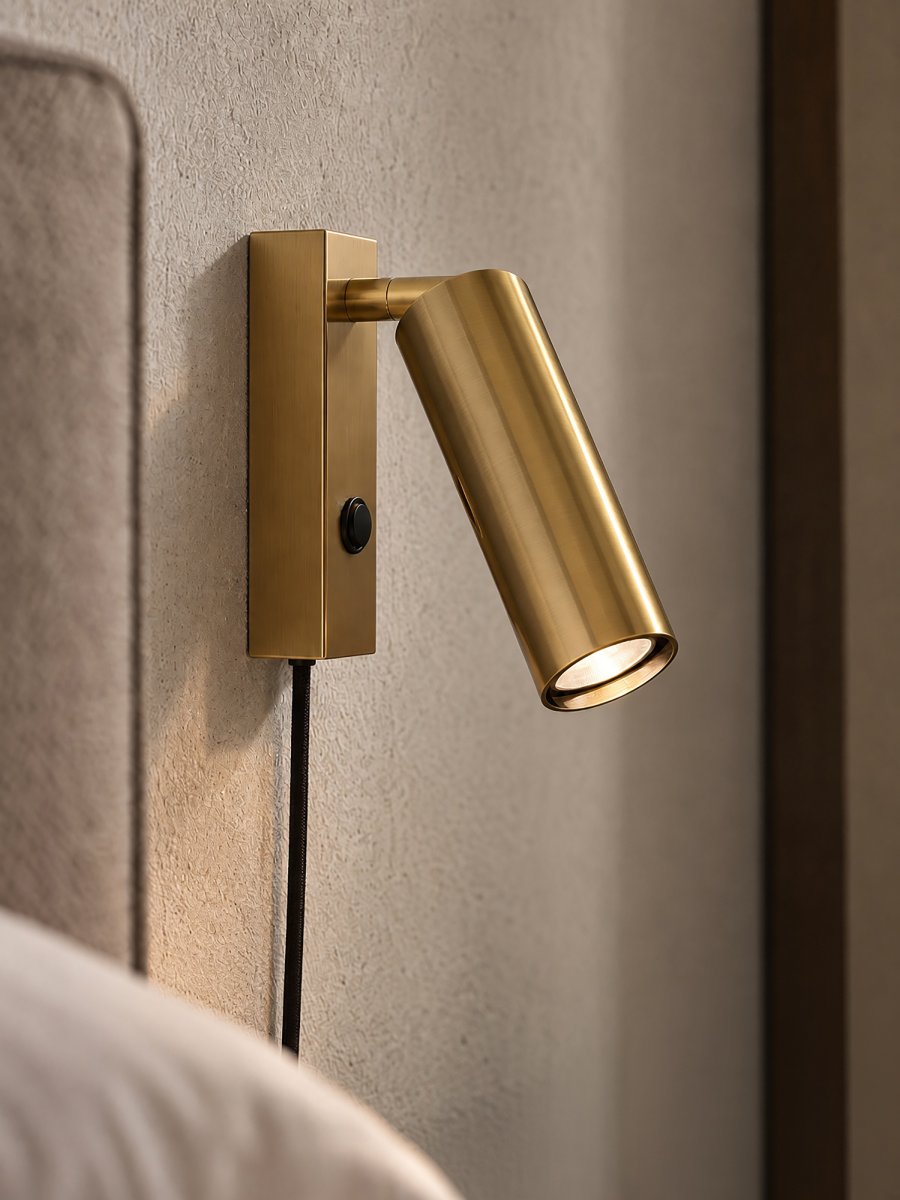Pipeline Messing leeslamp Van Herstal - De lamp verspreidt een goed en gericht licht, waardoor hij perfect is als nachtlampje of als functionele verlichting in andere ruimtes van het huis.