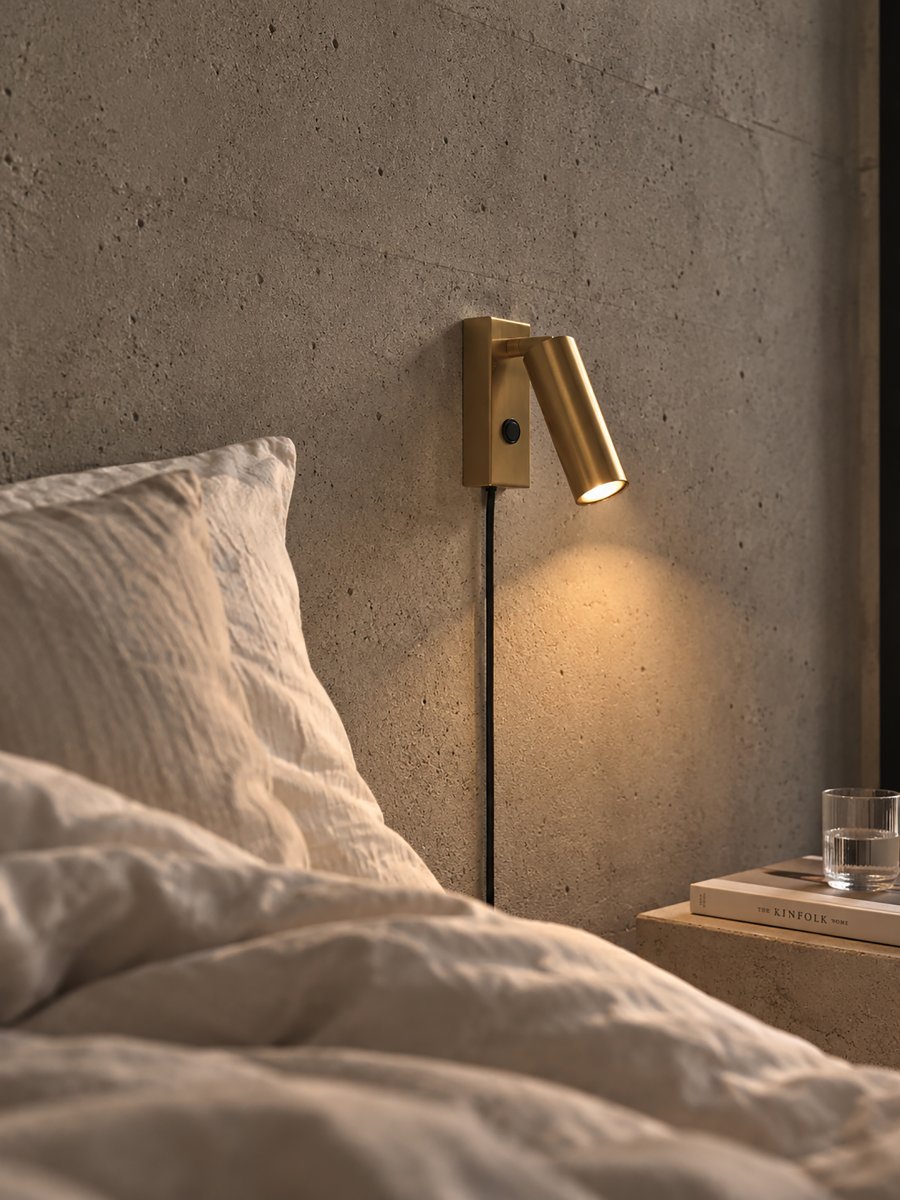 Pipeline Messing leeslamp Van Herstal - De lamp verspreidt een goed en gericht licht, waardoor hij perfect is als nachtlampje of als functionele verlichting in andere ruimtes van het huis.