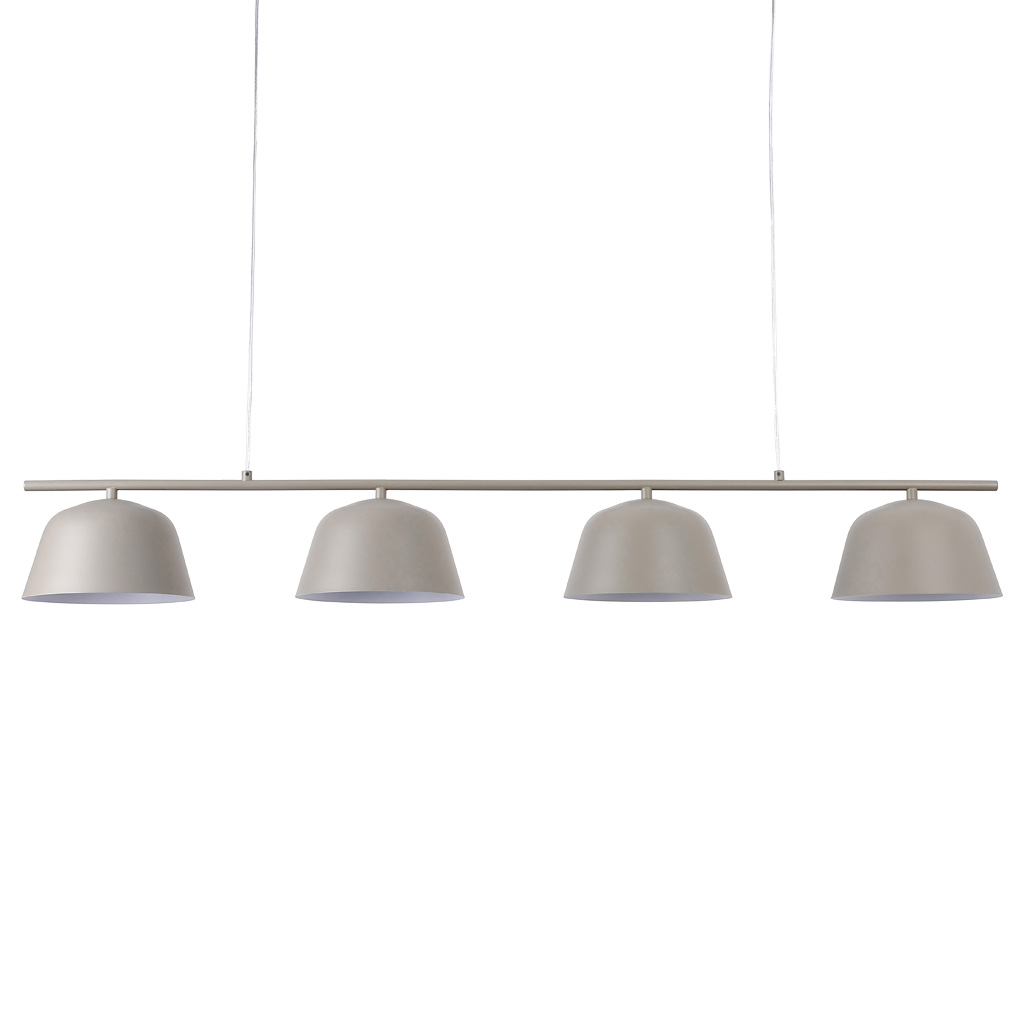 Pop 142cm Beige hanglamp Van Nordic Lighting - De strakke lijnen van de lamp worden gecombineerd met verschillende naar beneden gerichte kappen die een aangenaam en functioneel licht verspreiden boven de eettafel of keuken.