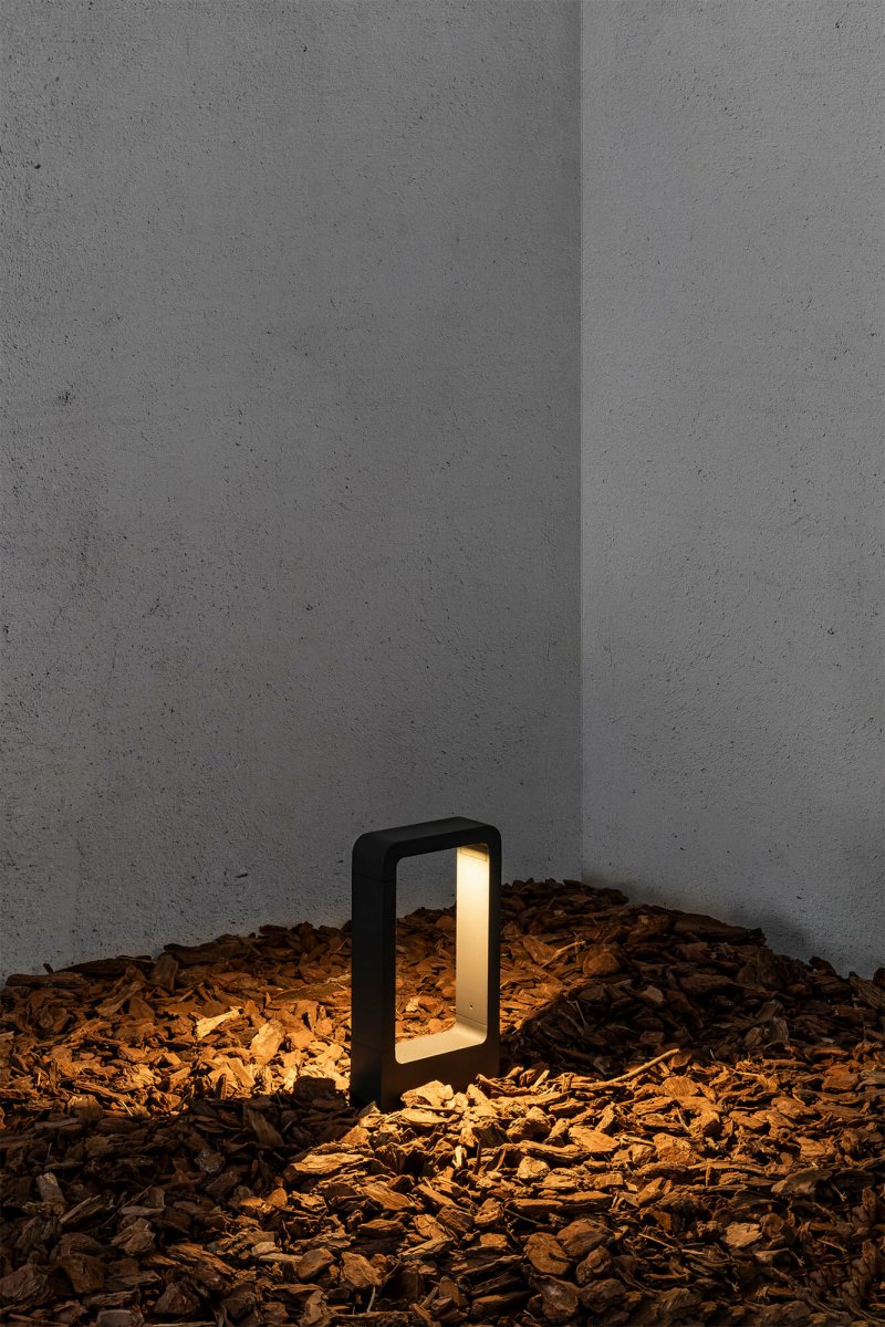 Das Grijs lichtpaaltjes Van Faro Barcelona - Das is een trendy serie buitenverlichting met LED-technologie, bestaande uit een wandlamp en twee kleine zwaailichten.