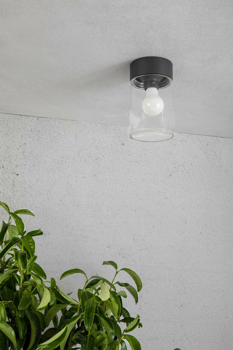 Kila Grijs buitenlamp Van Faro Barcelona - Kila is een buitenlamp van aluminium en glas met een stijlvol design dat de semi-transparante diffuser en de zichtbare lichtbron benadrukt.