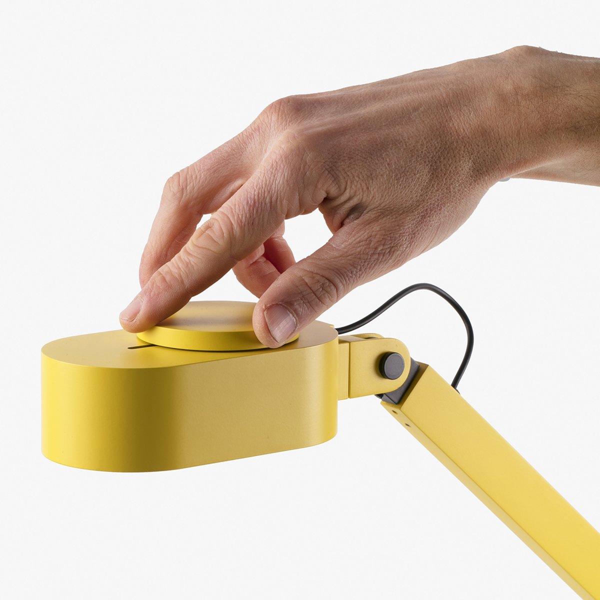 Inviting 86cm Geel bureaulamp Van Faro Barcelona - Door de bovenste ring te verschuiven, door de kop heen en weer te bewegen past u de helderheid aan en door hem te draaien verandert u de kleurtemperatuur.