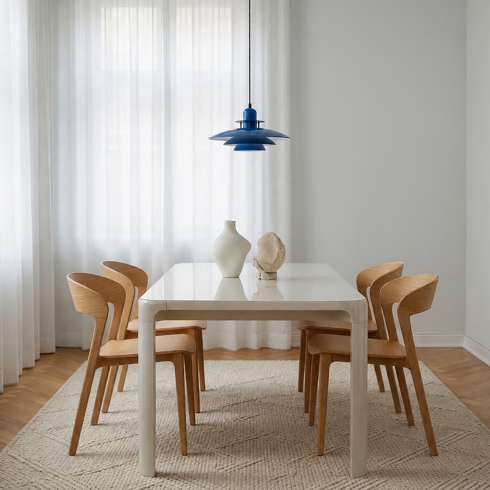 Primus I Ø43 Blauw hanglamp Van Belid - Het iconische ontwerp stamt uit de jaren 80 en kenmerkt zich door de karakteristieke kappen die een aangenaam en niet-verblindend licht geven.