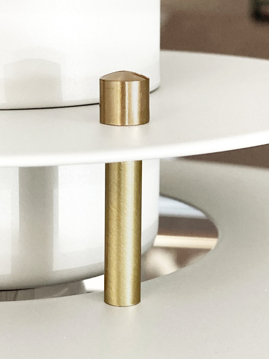 Primus II Ø43 Mat wit/messing hanglamp Van Belid - Primus is een populaire hanglamp voor in de keuken met een tijdloos design dat door de jaren heen is aangepast aan de trends.