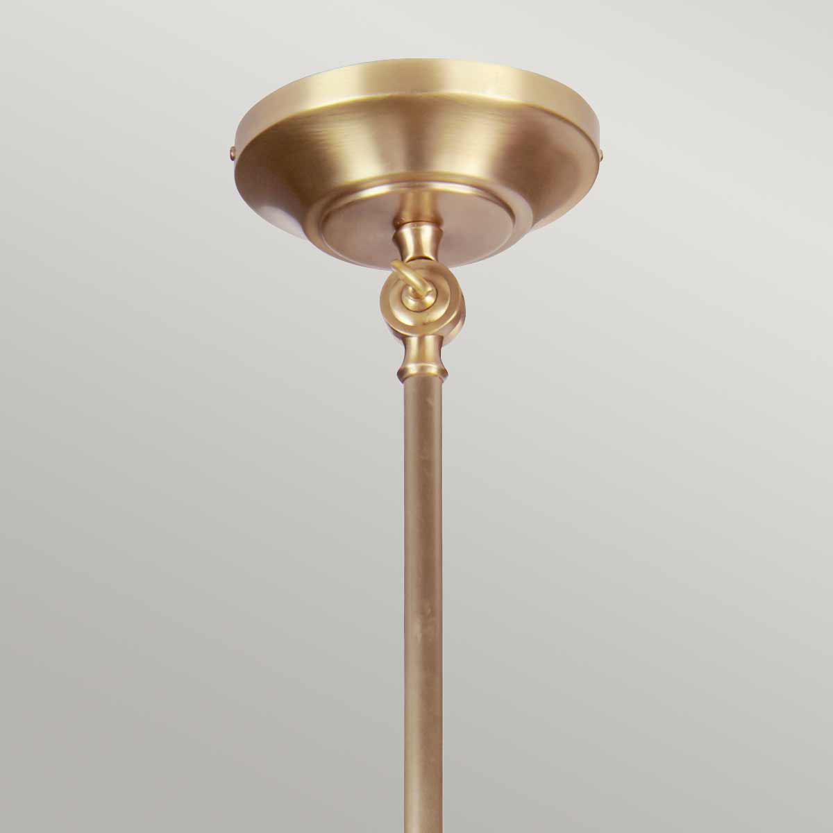 Provence Ø37 Antiek messing hanglamp Van Elstead Lighting - De Provence-hanglamp in verouderd messing is geïnspireerd op Franse designstijlen uit het midden van de 20e eeuw.