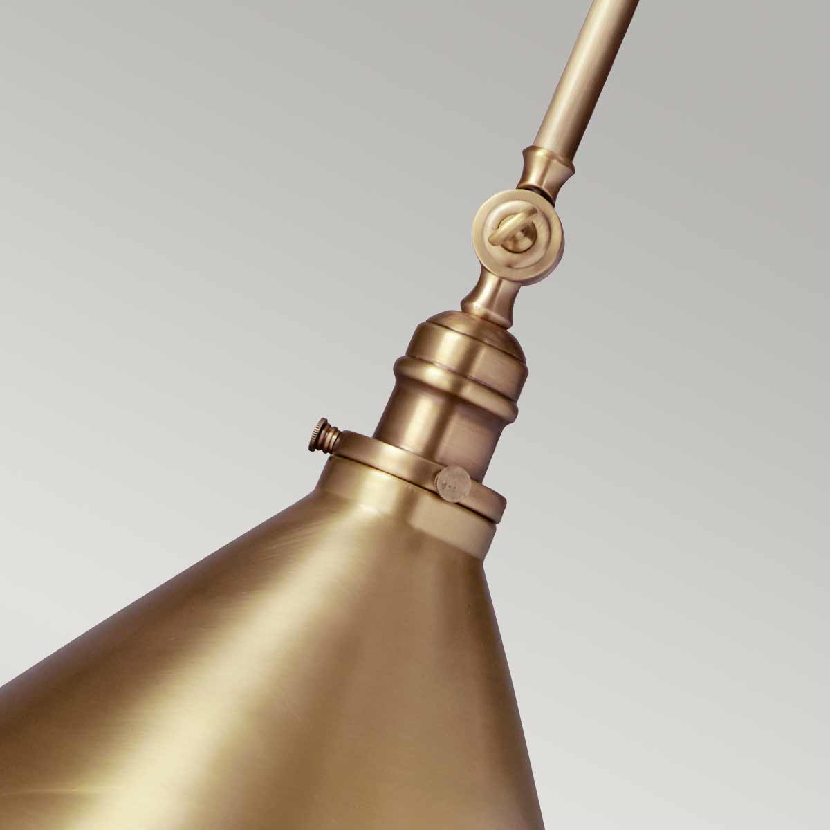Provence Ø37 Antiek messing hanglamp Van Elstead Lighting - De Provence-hanglamp in verouderd messing is geïnspireerd op Franse designstijlen uit het midden van de 20e eeuw.