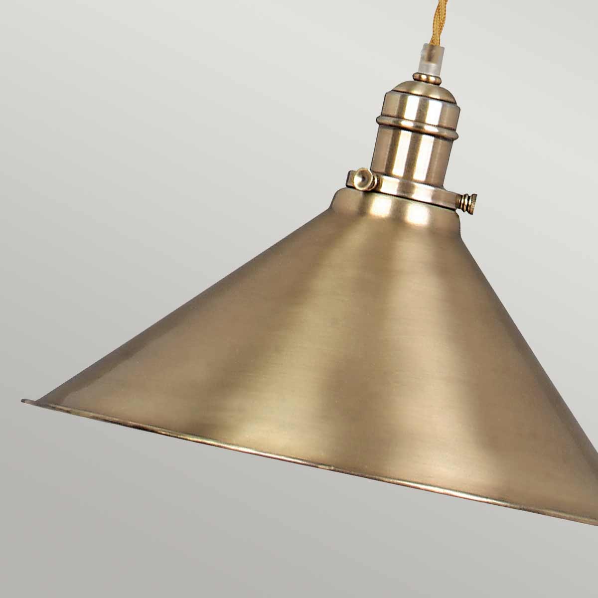Provence Ø37 Antiek messing hanglamp Van Elstead Lighting - Het praktische en stijlvolle ontwerp biedt flexibiliteit bij de installatie en past perfect in zowel moderne als klassieke omgevingen.
