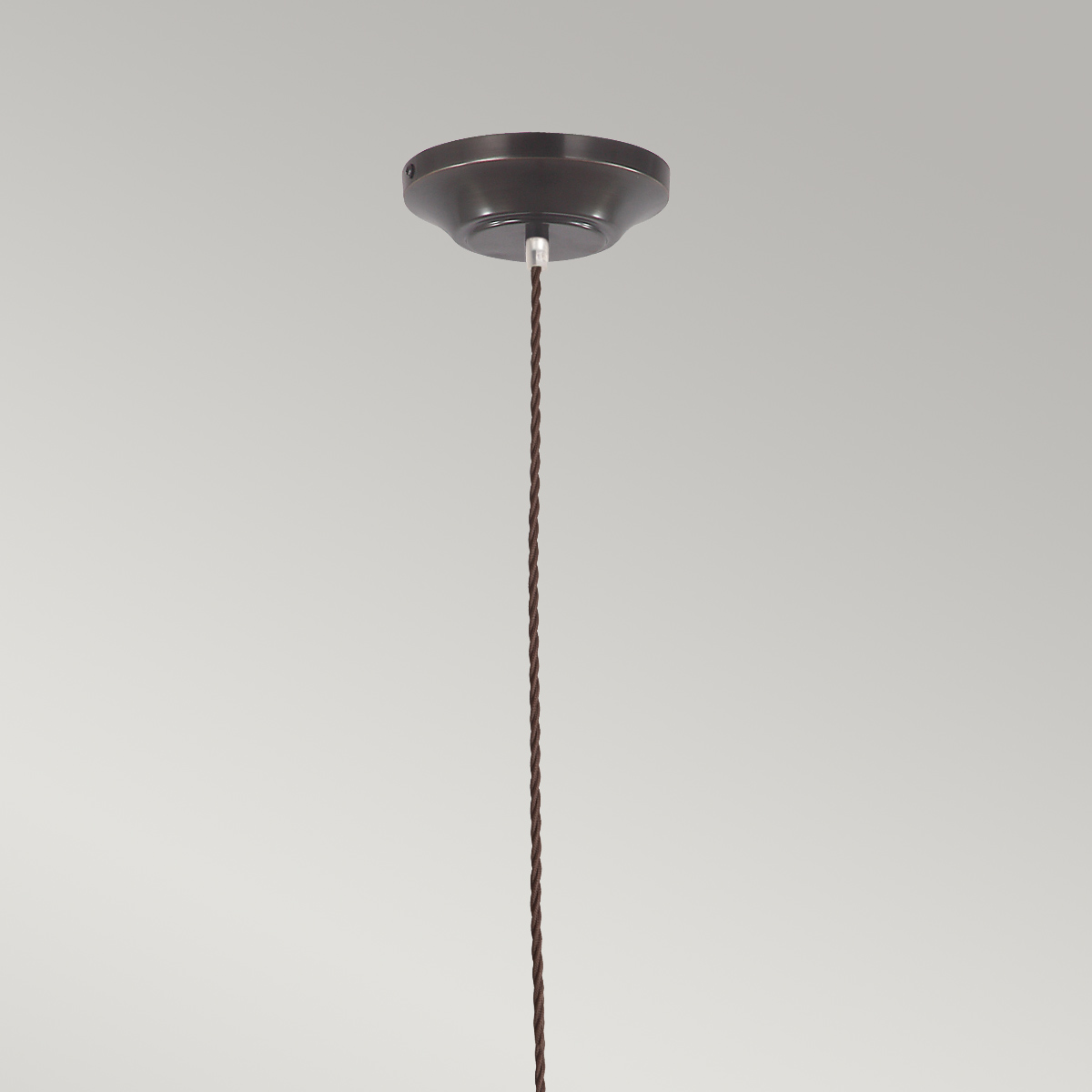 Provence Ø37 Antiek brons hanglamp Van Elstead Lighting - De Provence hanglamp in antiek brons is geïnspireerd op Franse designstijlen uit het midden van de 20e eeuw, waar deze vaak werd gebruikt om tafels te verlichten in keukens, cafés en bistro's.