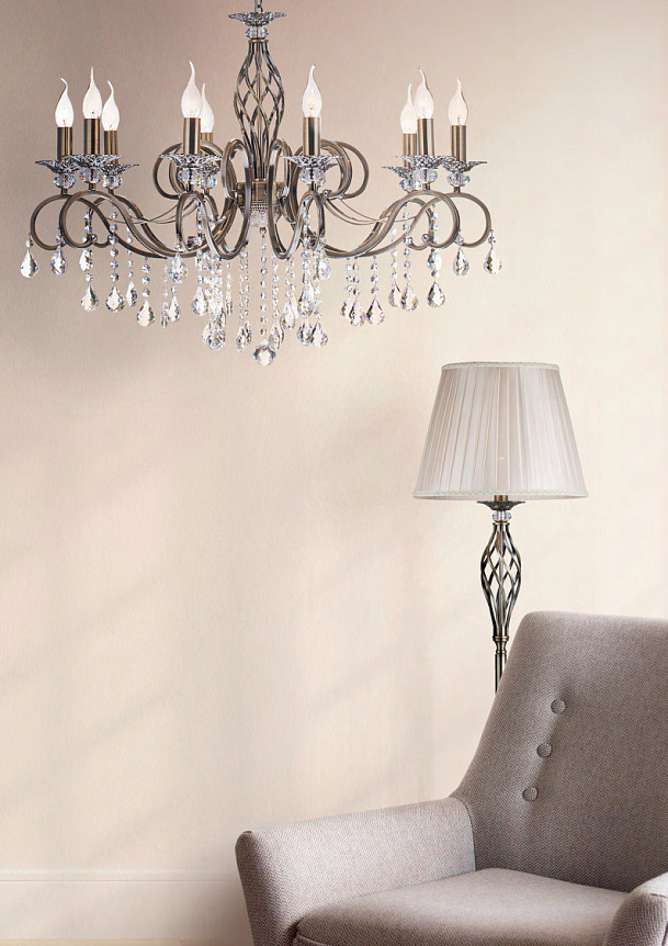 Grace Ø85 Bronzen hanglamp Van Maytoni - Het klassieke ontwerp met vloeiende armen en kristallen details cre&euml;ert een tijdloze en verfijnde sfeer.