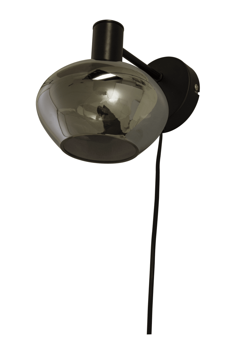 Bell Ø15 Rookgrijs wandlamp Van Aneta Lighting - De ronde glazen kap verspreidt een warm en aangenaam licht dat een uitnodigende sfeer in de kamer creëert.