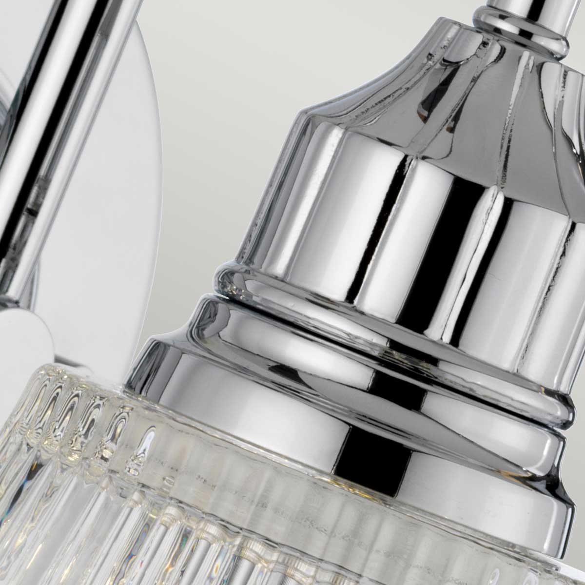 Addison Ø13 Gepolijst chroom badkamerlamp Van Elstead Lighting - De glanzende chromen afwerking van de lamp in combinatie met de gegroefde glazen kap geeft de lamp een moderne uitstraling en zorgt voor een aangenaam zacht licht dat de sfeer verbetert.
