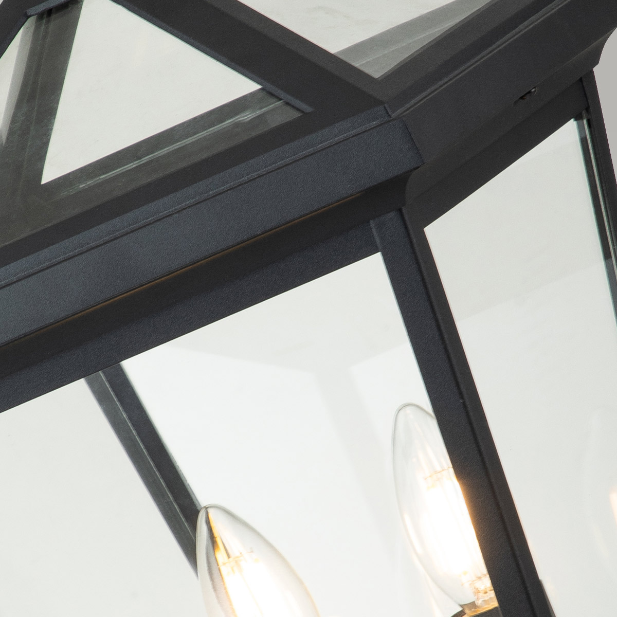 Alford Place 50cm Zwart Van Elstead Lighting - Het robuuste zwarte aluminium frame en de heldere glaspartijen cre&euml;ren een verfijnde uitstraling en verspreiden het licht gelijkmatig en mooi.