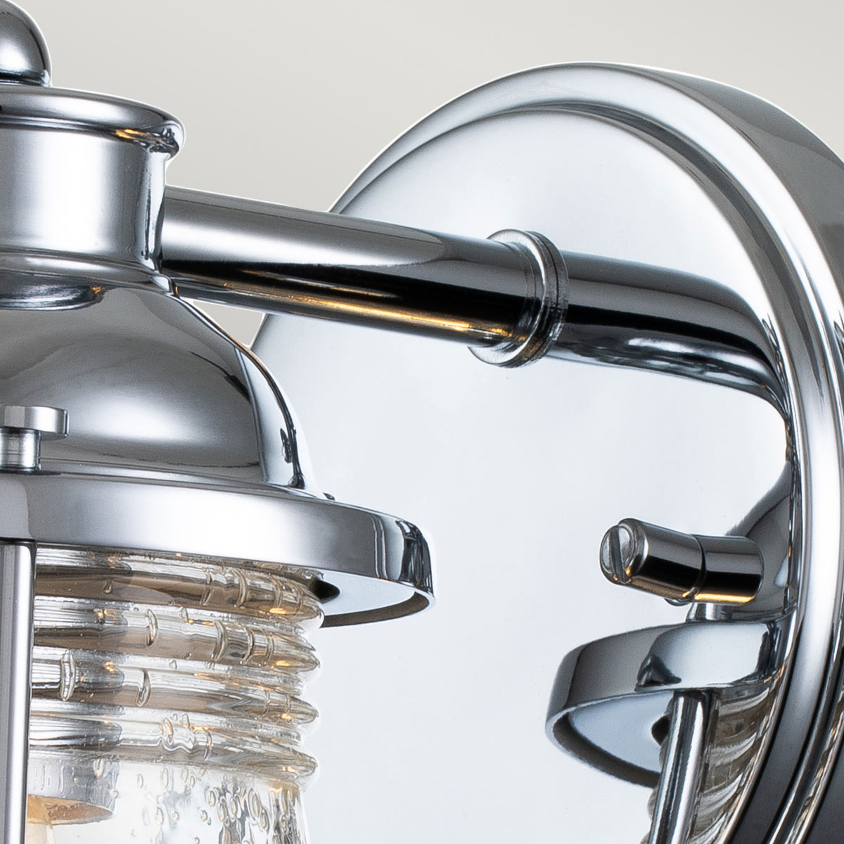 Ashland Bay 20cm Chroom badkamerlamp Van Elstead Lighting - Ideaal voor het creëren van een warme en uitnodigende sfeer en tegelijkertijd functionele verlichting.
