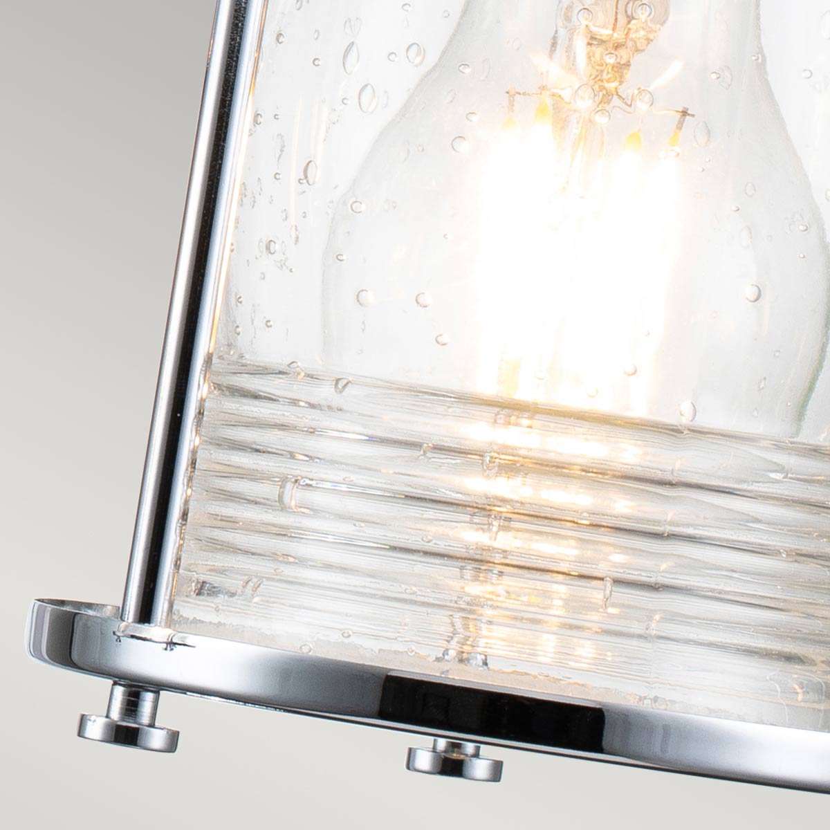 Ashland Bay 60cm Chroom badkamerlamp Van Elstead Lighting - Gemaakt van staal en glas, heeft het een luxe gepolijste chromen afwerking en drie prachtig getextureerde glazen die het licht verspreiden.